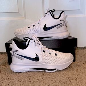 LIKE NEW White Nikes - Lebron Witness 5 Bastketball/Volleyball shoes Size 8.5/10